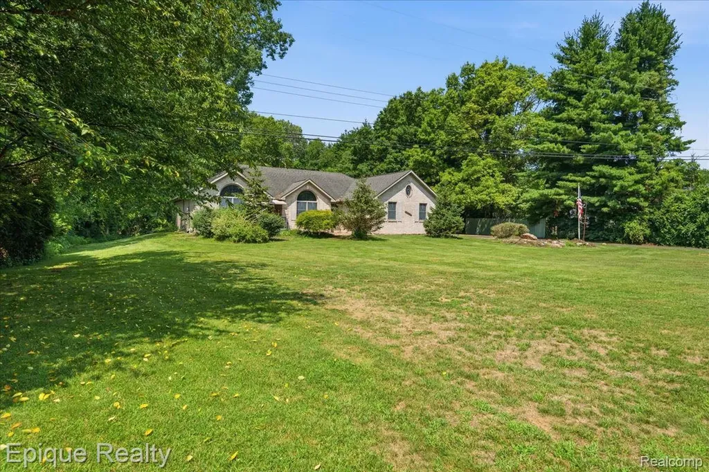 22520 Waltz Road Huron Charter Township MI 48164
