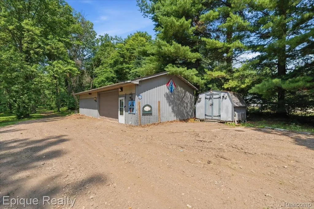 22520 Waltz Road Huron Charter Township MI 48164