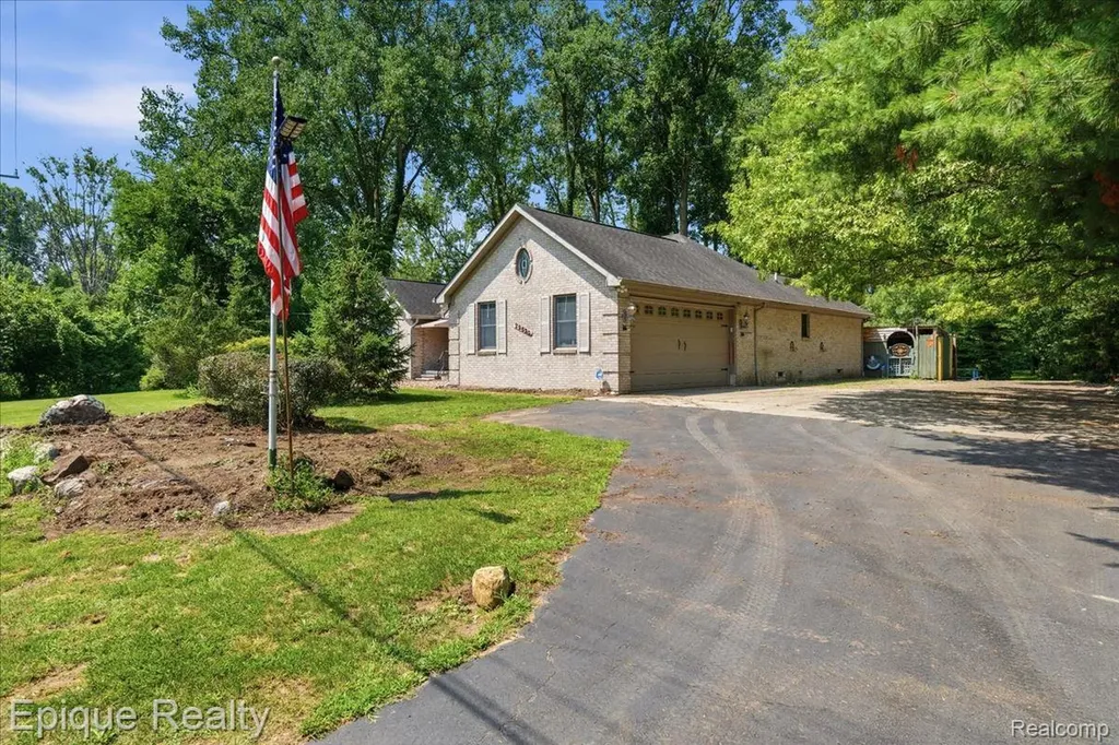 22520 Waltz Road Huron Charter Township MI 48164
