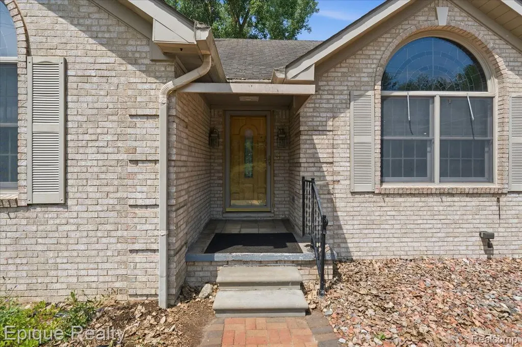 22520 Waltz Road Huron Charter Township MI 48164