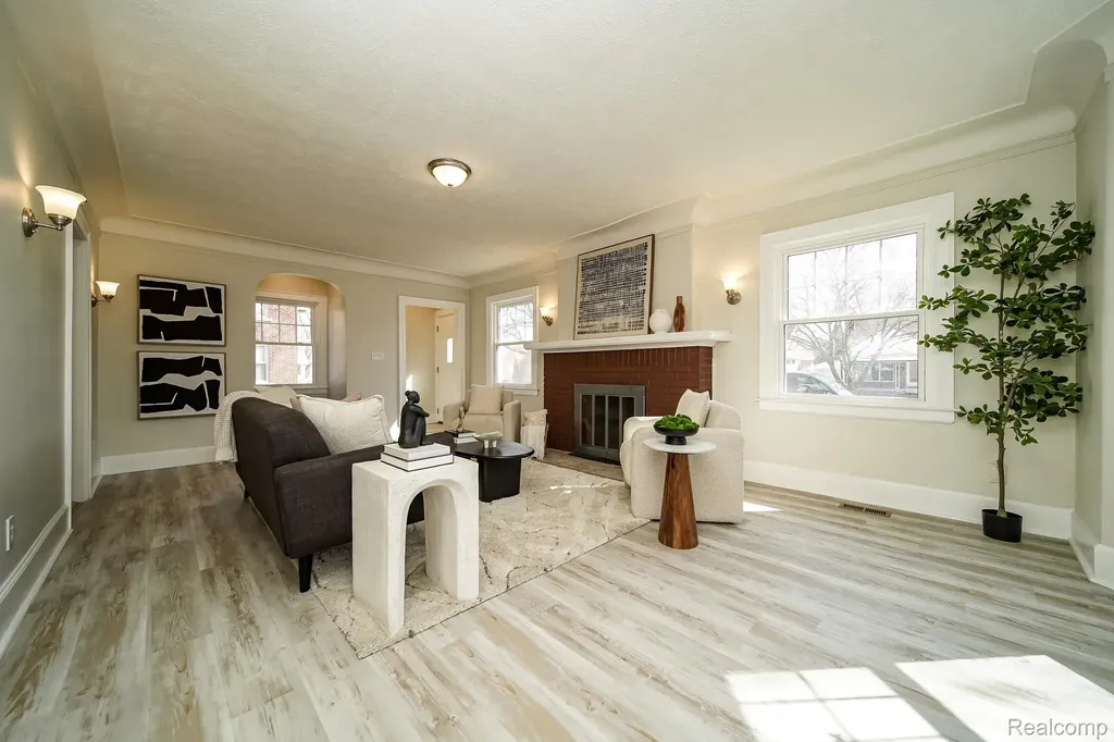11399 Seminole Redford Charter Township MI 48239