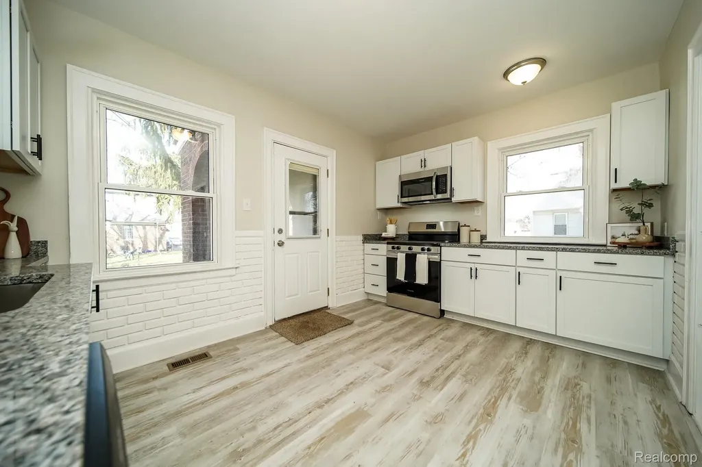 11399 Seminole Redford Charter Township MI 48239