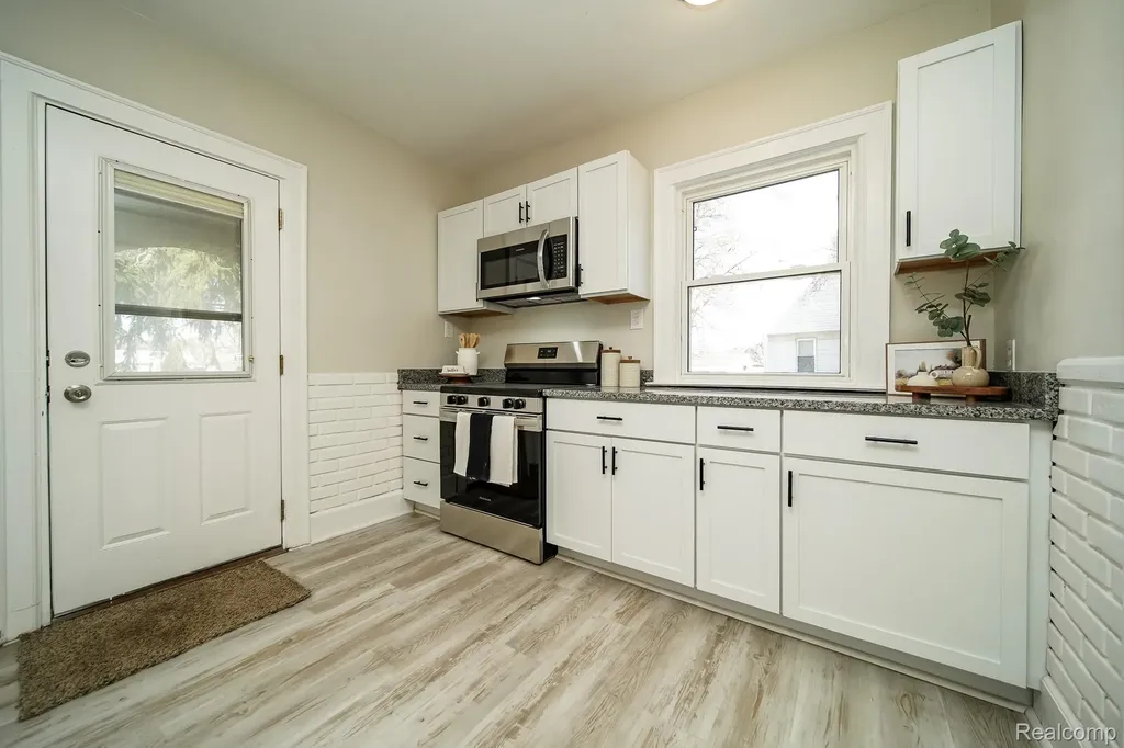11399 Seminole Redford Charter Township MI 48239