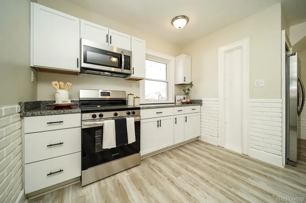 11399 Seminole Redford Charter Township MI 48239