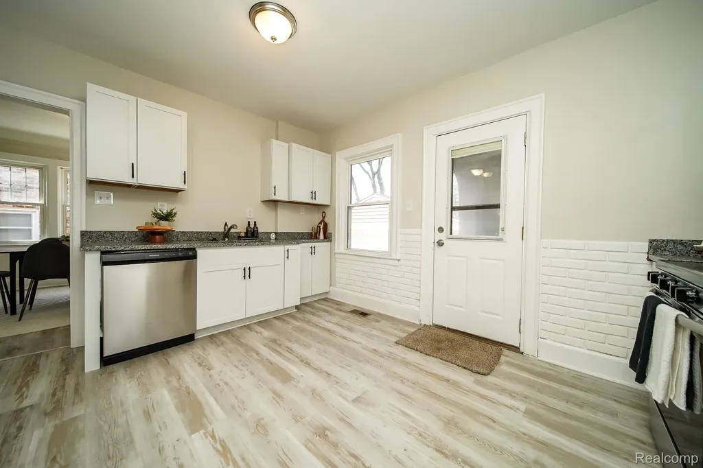 11399 Seminole Redford Charter Township MI 48239