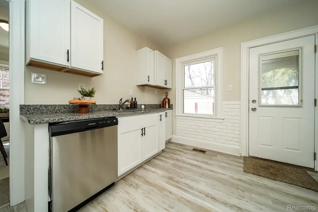 11399 Seminole Redford Charter Township MI 48239