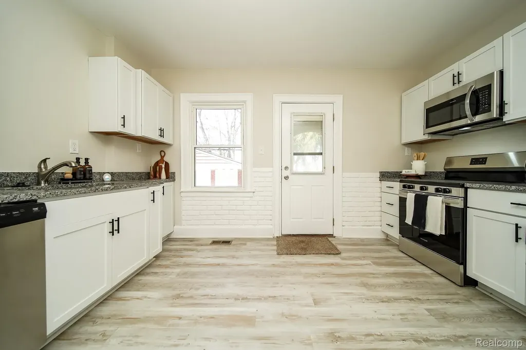 11399 Seminole Redford Charter Township MI 48239
