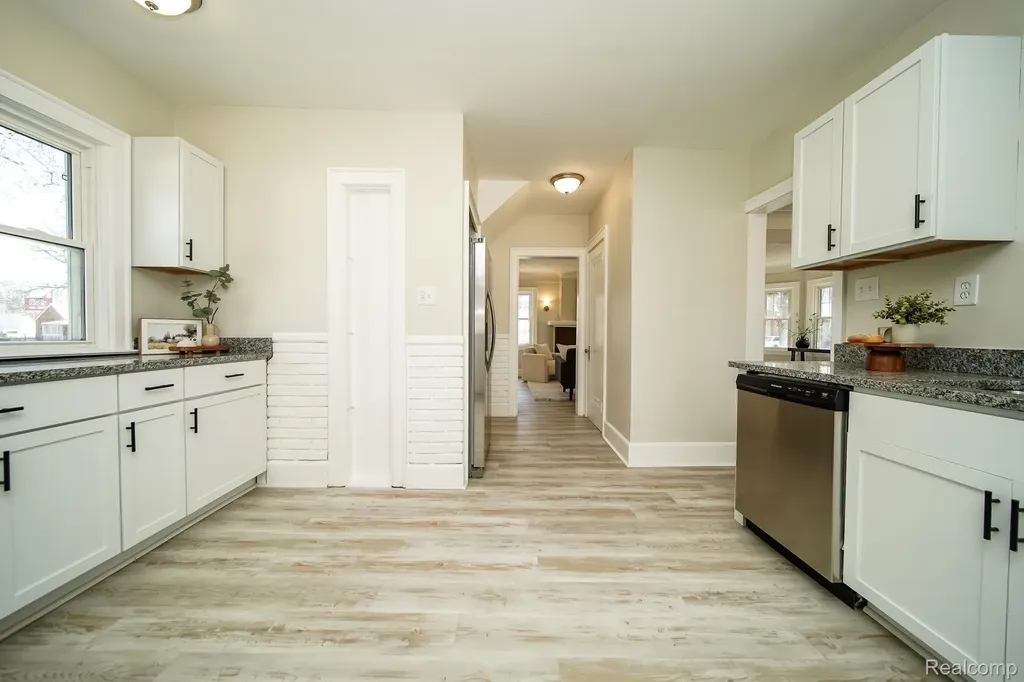 11399 Seminole Redford Charter Township MI 48239