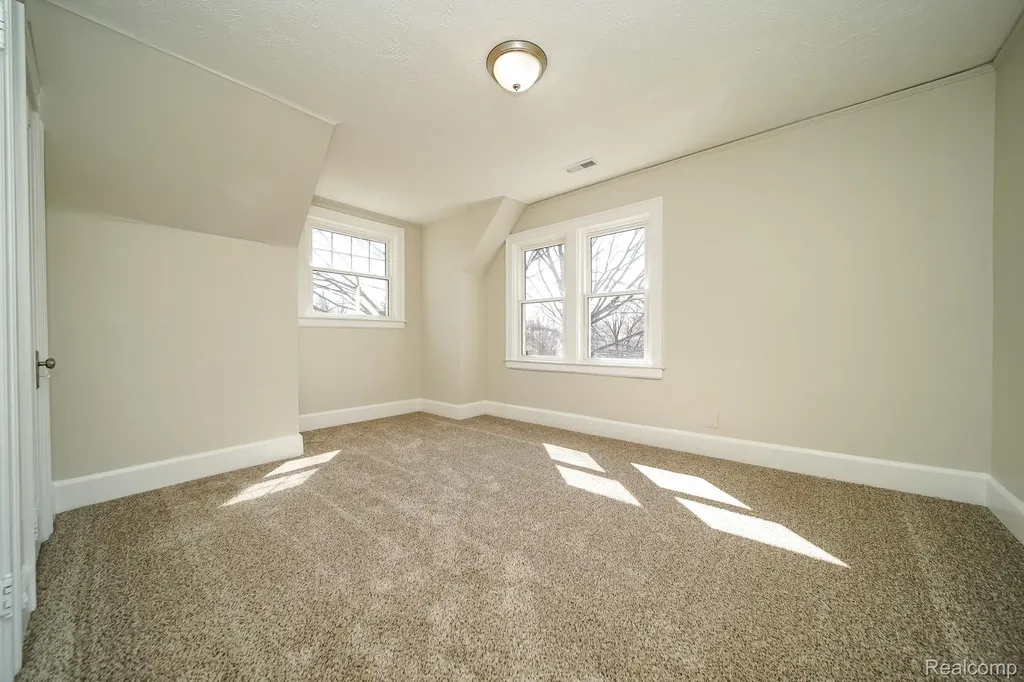 11399 Seminole Redford Charter Township MI 48239
