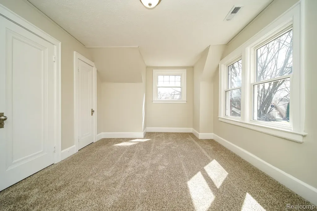 11399 Seminole Redford Charter Township MI 48239