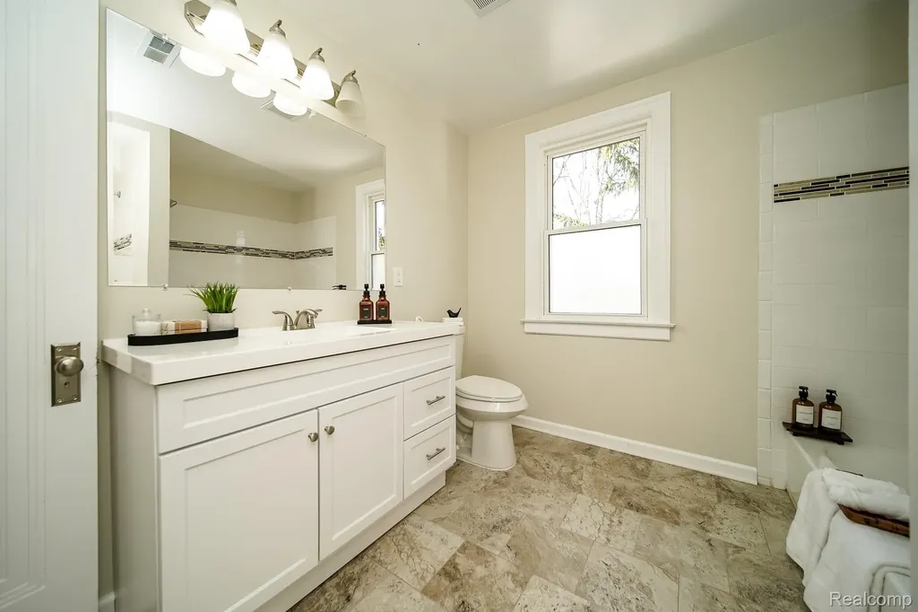 11399 Seminole Redford Charter Township MI 48239