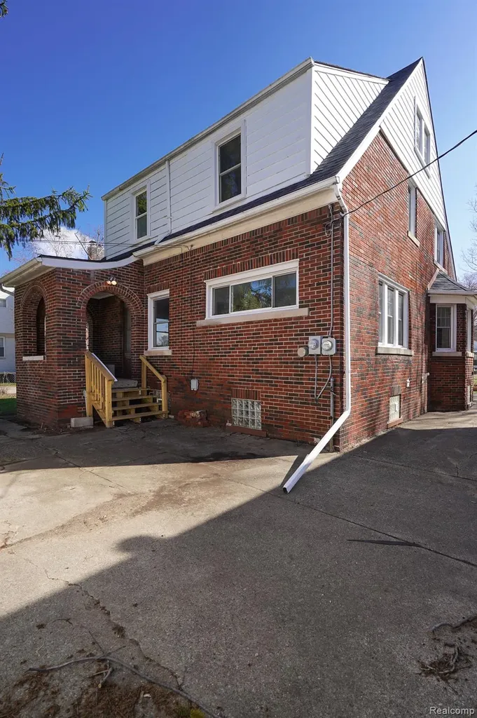 11399 Seminole Redford Charter Township MI 48239