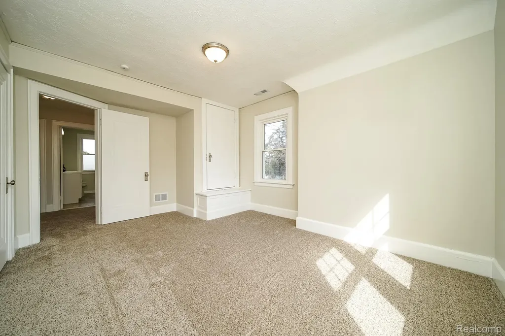 11399 Seminole Redford Charter Township MI 48239