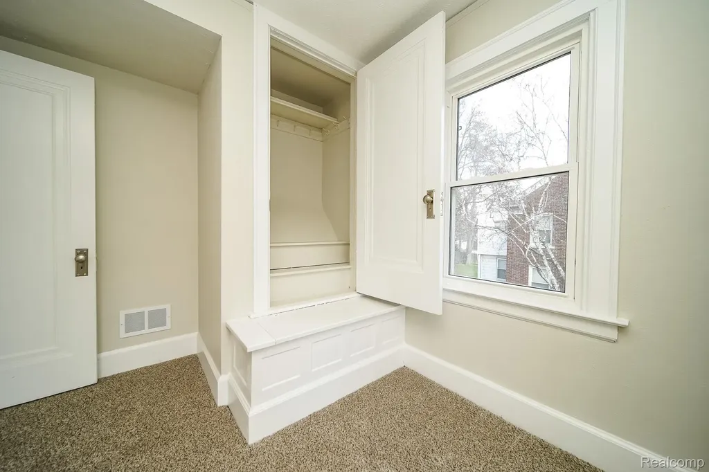 11399 Seminole Redford Charter Township MI 48239