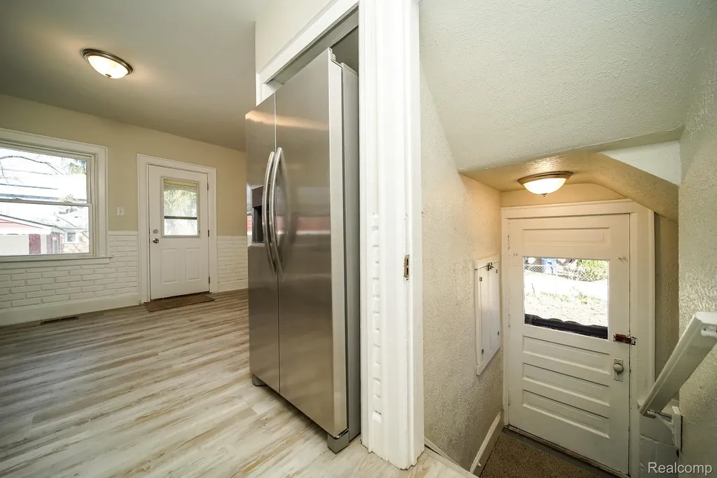 11399 Seminole Redford Charter Township MI 48239