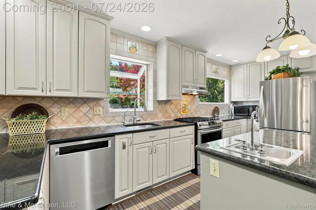 5505 Old Carriage Lane West Bloomfield Charter Township MI 48322
