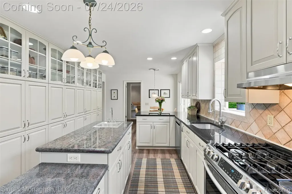 5505 Old Carriage Lane West Bloomfield Charter Township MI 48322
