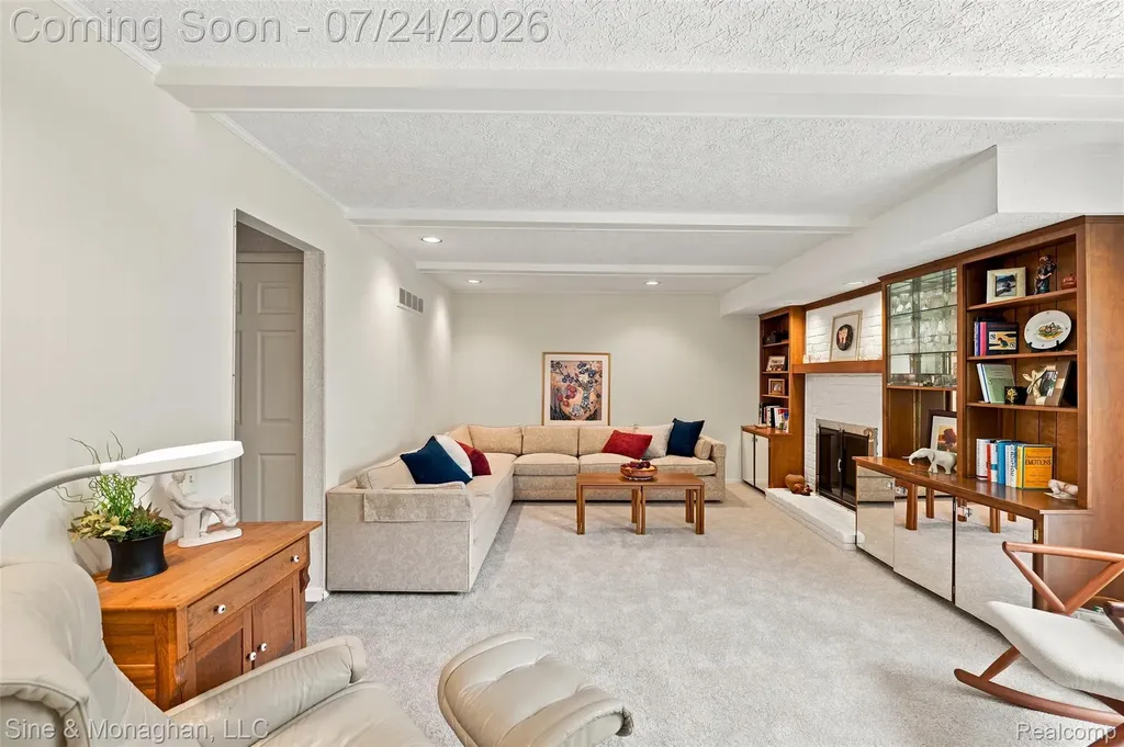 5505 Old Carriage Lane West Bloomfield Charter Township MI 48322