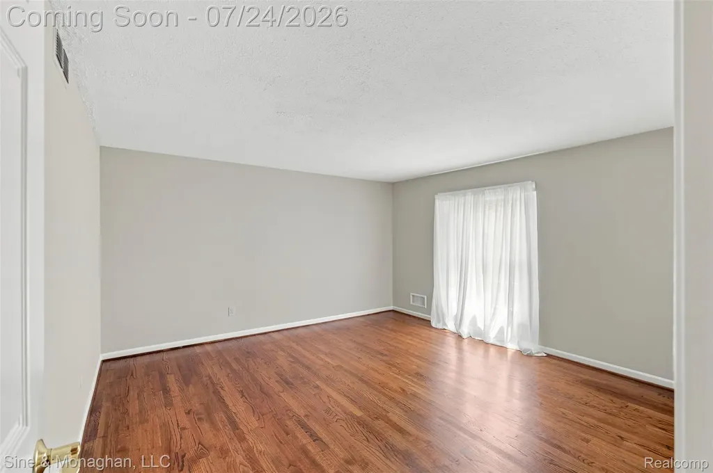 5505 Old Carriage Lane West Bloomfield Charter Township MI 48322
