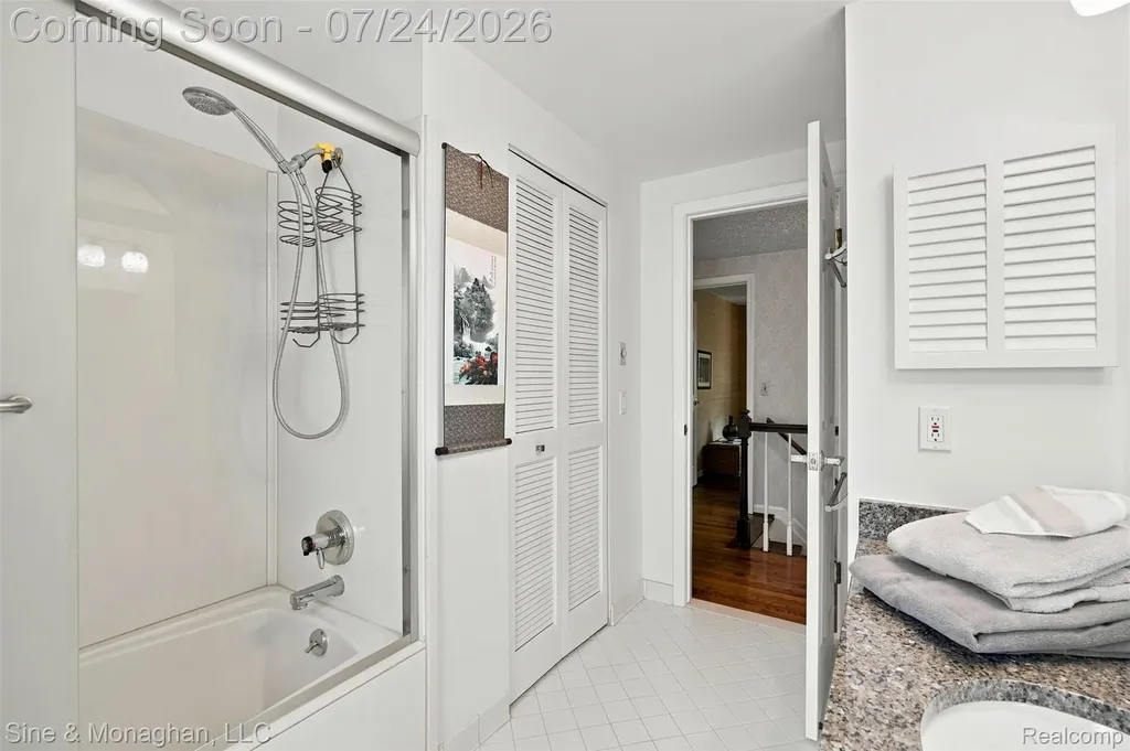 5505 Old Carriage Lane West Bloomfield Charter Township MI 48322