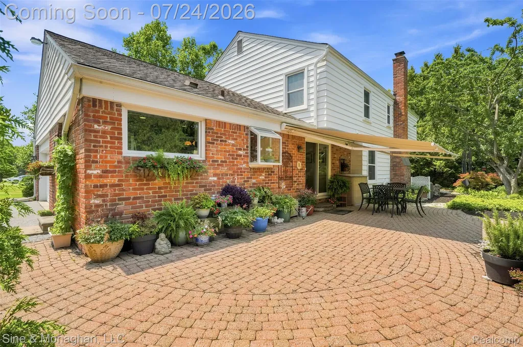 5505 Old Carriage Lane West Bloomfield Charter Township MI 48322