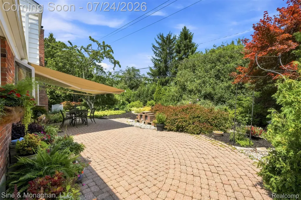 5505 Old Carriage Lane West Bloomfield Charter Township MI 48322