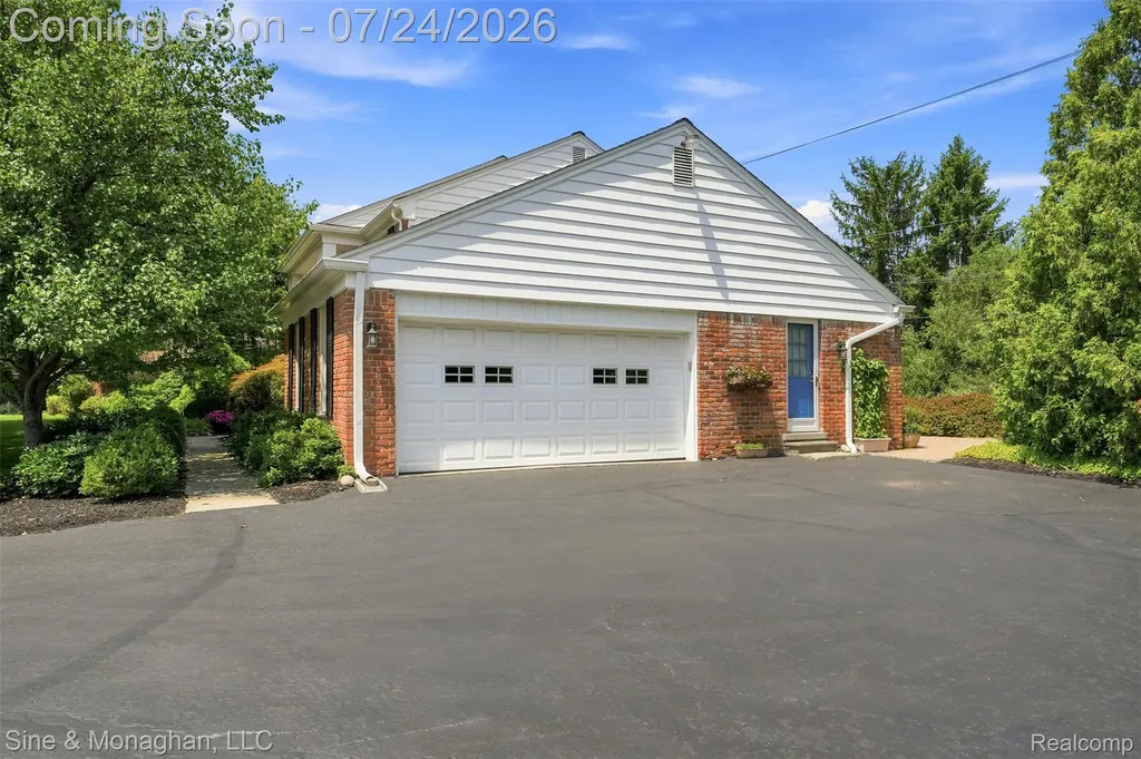 5505 Old Carriage Lane West Bloomfield Charter Township MI 48322