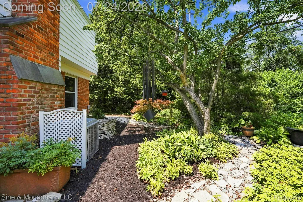 5505 Old Carriage Lane West Bloomfield Charter Township MI 48322