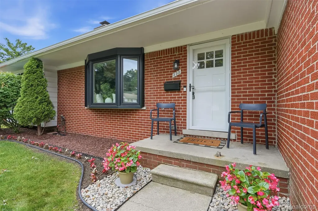 595 Byron Street Plymouth City MI 48170