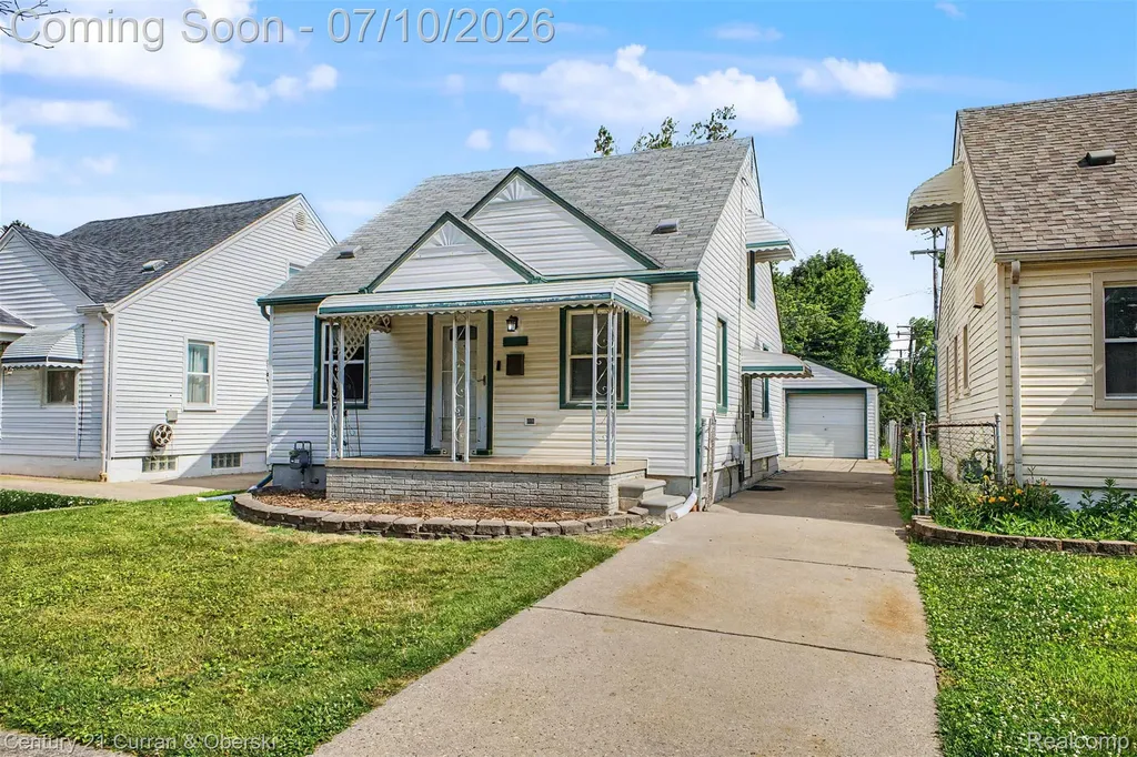 21032 Carlysle Street Dearborn City MI 48124