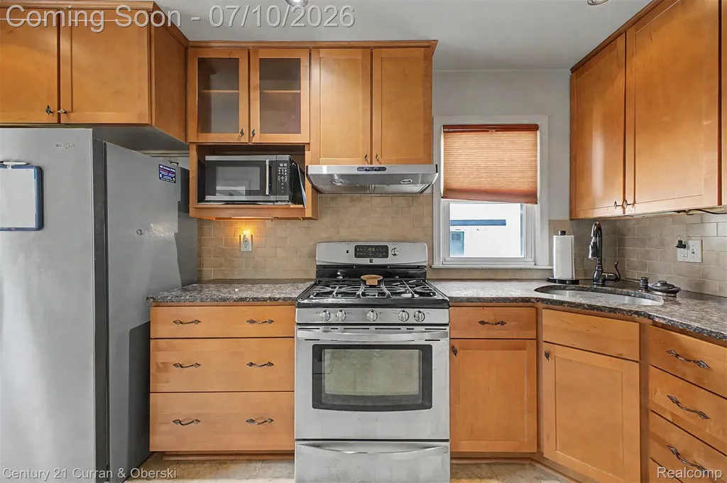 21032 Carlysle Street Dearborn City MI 48124