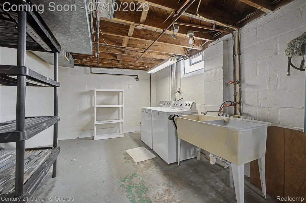 21032 Carlysle Street Dearborn City MI 48124