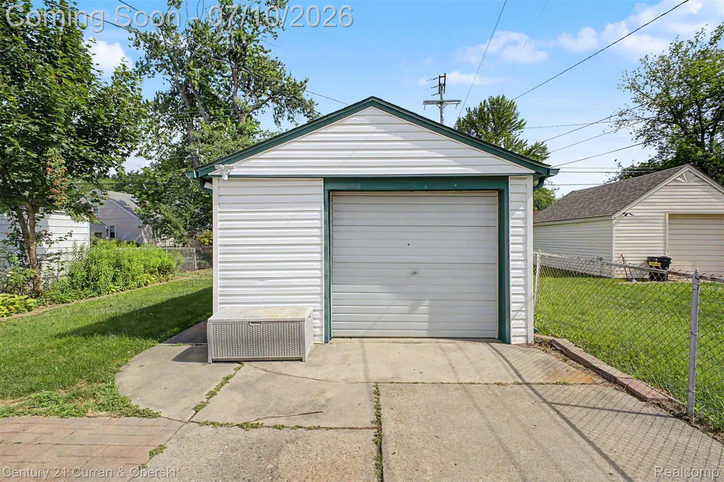 21032 Carlysle Street Dearborn City MI 48124