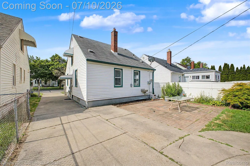 21032 Carlysle Street Dearborn City MI 48124