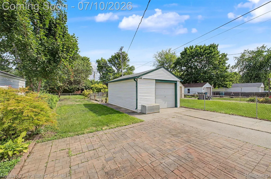 21032 Carlysle Street Dearborn City MI 48124