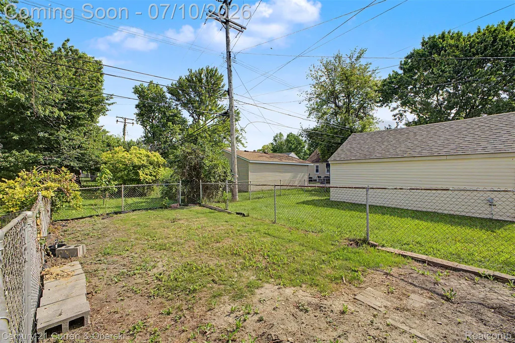 21032 Carlysle Street Dearborn City MI 48124