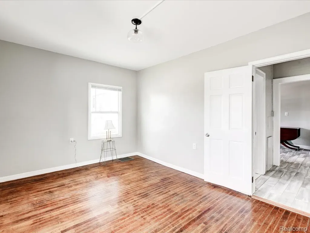 1639 Lapeer Avenue Port Huron City MI 48060
