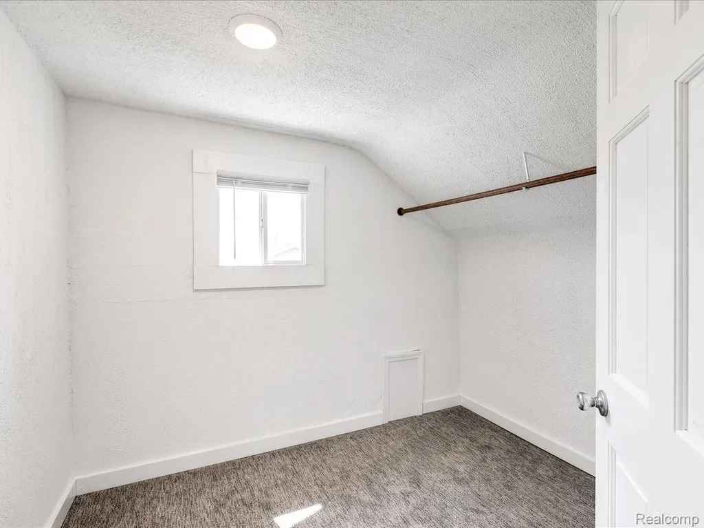 1639 Lapeer Avenue Port Huron City MI 48060