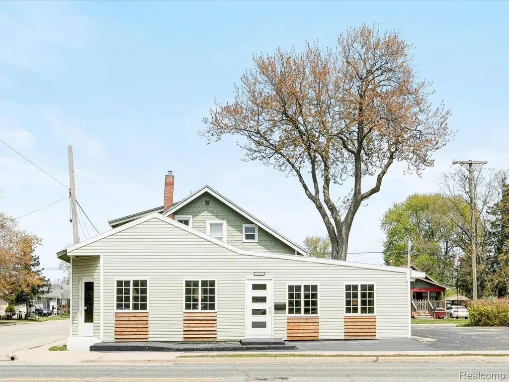 1639 Lapeer Avenue Port Huron City MI 48060
