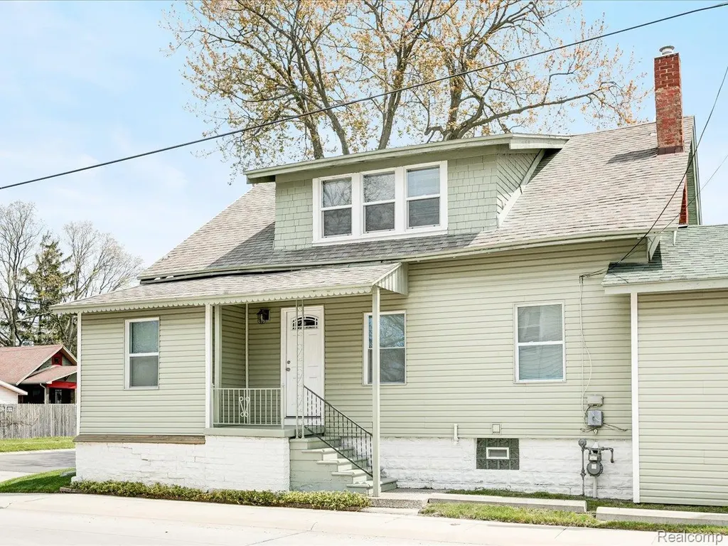 1639 Lapeer Avenue Port Huron City MI 48060
