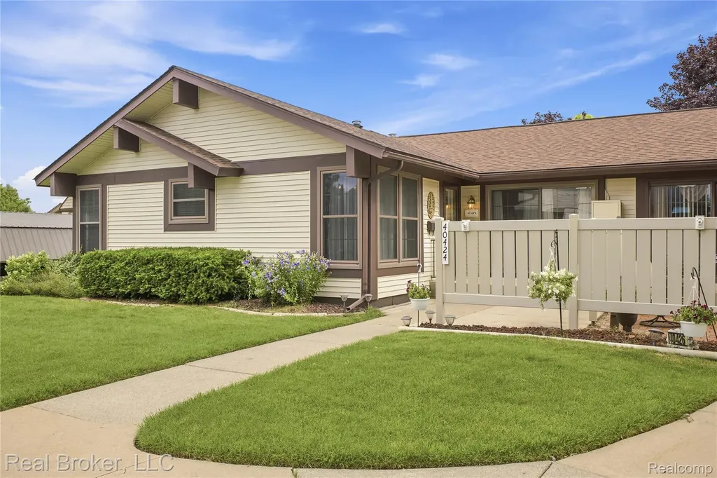 40424 Newport Drive Plymouth Charter Township MI 48170