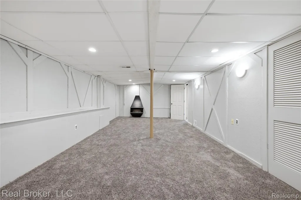 40424 Newport Drive Plymouth Charter Township MI 48170
