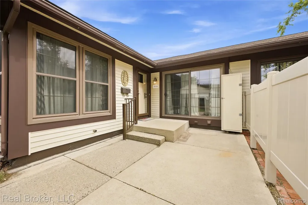 40424 Newport Drive Plymouth Charter Township MI 48170