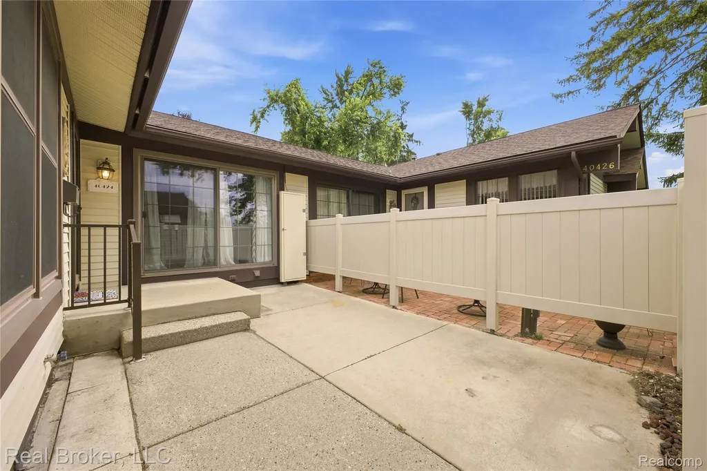 40424 Newport Drive Plymouth Charter Township MI 48170