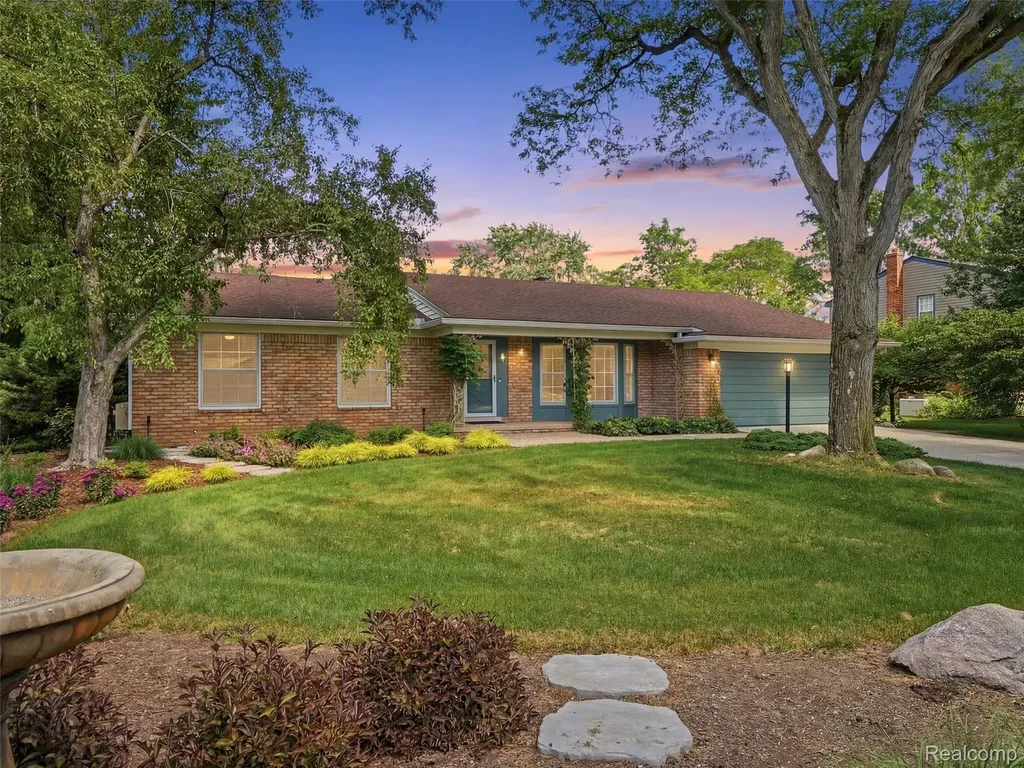 31526 Sunset Drive Beverly Hills Village MI 48025