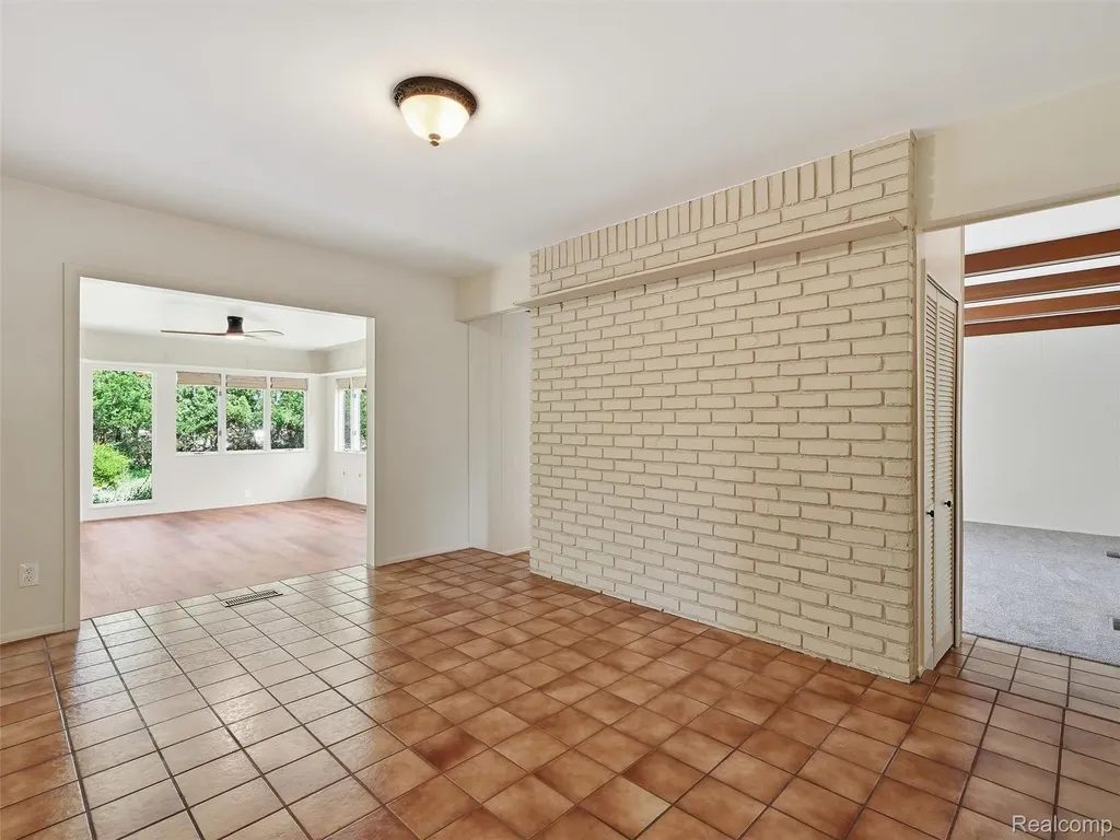 31526 Sunset Drive Beverly Hills Village MI 48025