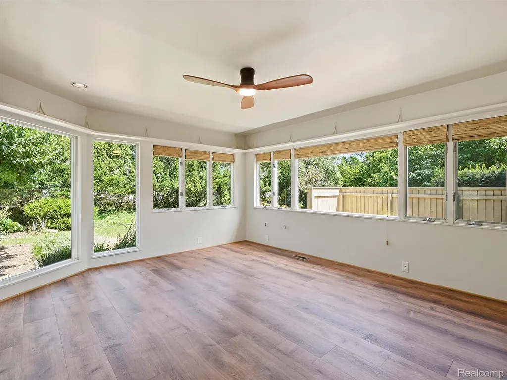 31526 Sunset Drive Beverly Hills Village MI 48025