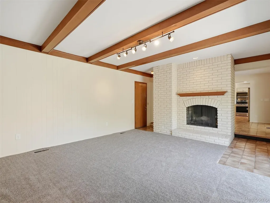 31526 Sunset Drive Beverly Hills Village MI 48025