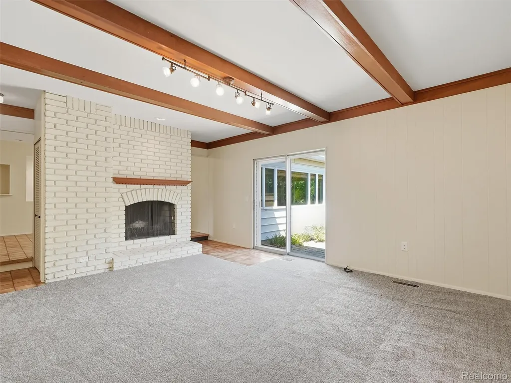 31526 Sunset Drive Beverly Hills Village MI 48025