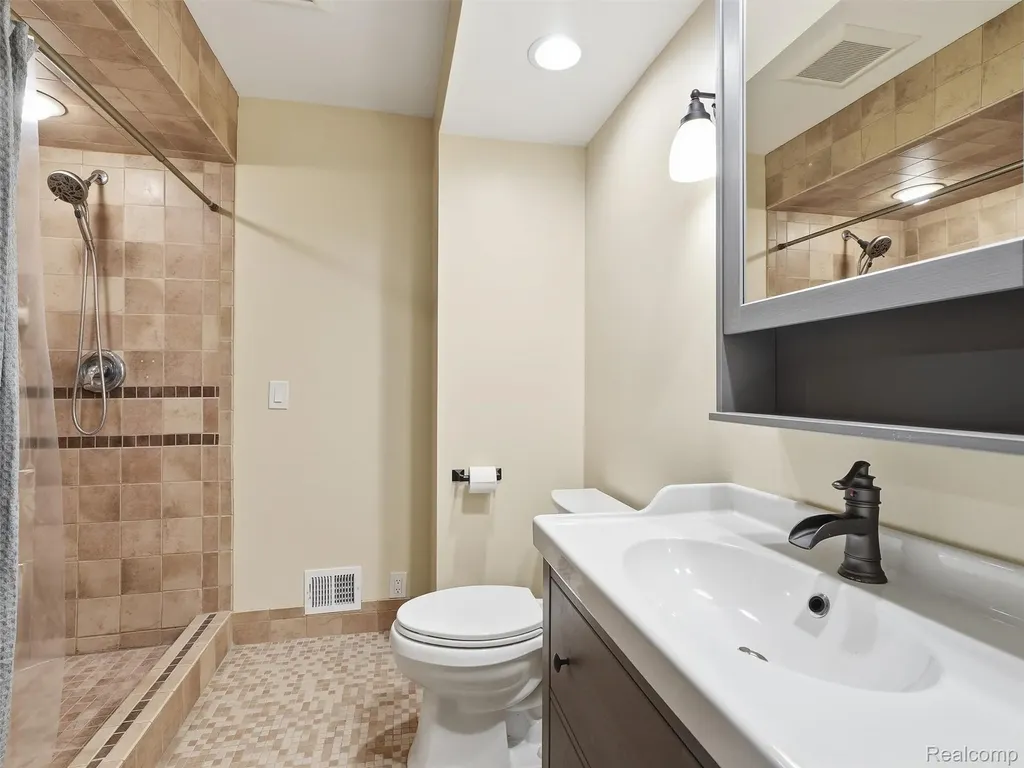 31526 Sunset Drive Beverly Hills Village MI 48025